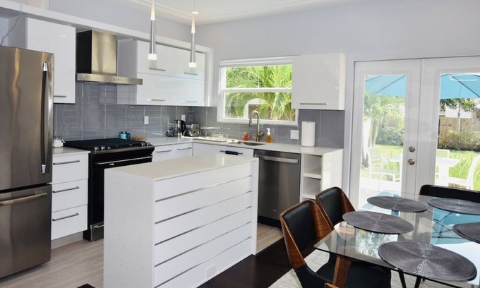 Flamingo Parks House | Modern historic home 2 miles from beach.