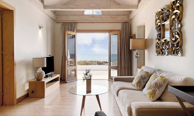 Punta Mujeres House | Modern Holiday Home Welling with Sea View and Terrace