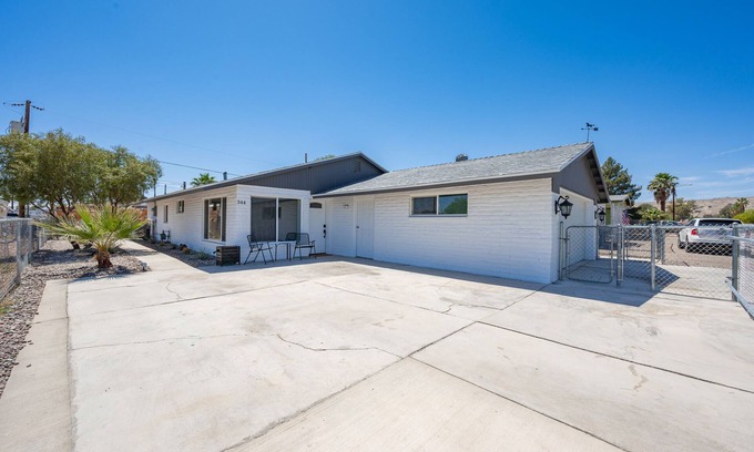 Bullhead City House | Modern Home close to river