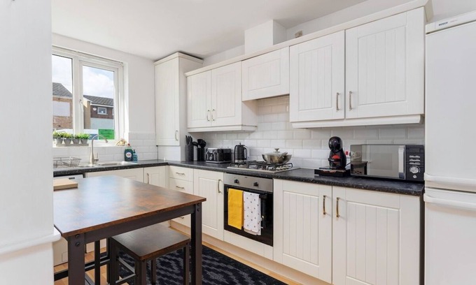 Chorlton-on-Medlock House | Modern Home in Manchester | 53 Degrees Property | Ideal for Business - Sleeps 7!