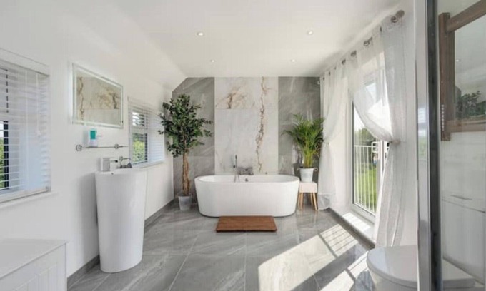 Wickhambreaux House | Modern Home in the Countryside