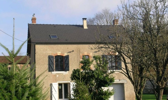 Urcay Cottage | Modern Home near River & Forest – Fireplace, Large Garden, Pet-Friendly, WiFi