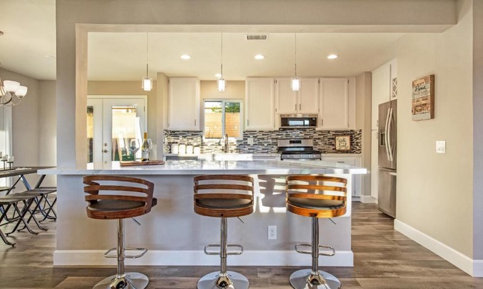 San Antonio Heights House | Modern Home SoCal Luxury Claremont/Upland 2BD/ 2BTH +Den, Oasis Backyard w/ BBQ