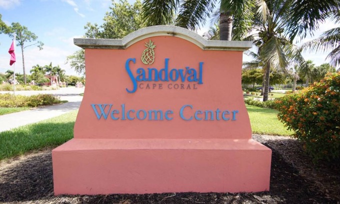 Trafalgar House | Modern home w/converted office in gated Sandoval Community (30-day min) - Villa Eleadora