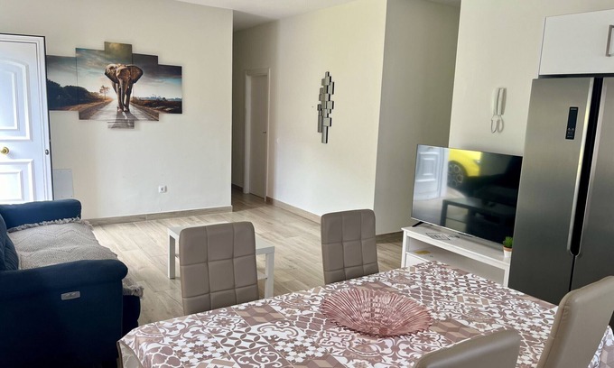 Icod de los Vinos Cottage | Modern House with beautiful Views of Teide for up to 4 people