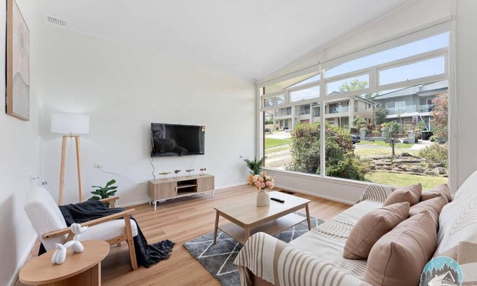 Telopea House | Modern House with Spacious Backyard in Telopea