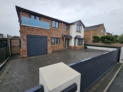 St George House | Modern large open plan 4 bed property in Abergele
