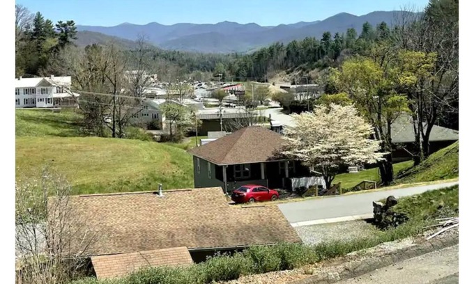 Mars Hill Apartment | Modern Local Boutique Stay