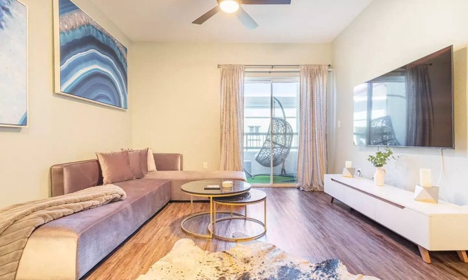 Valencia Apartment | Modern Luxe 1bd/1bath Dream Apartment by Six Flag Magic Mountain/Santa Clarita
