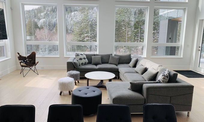 Sea to Sky Highway House | Modern Luxury Mountain Retreat