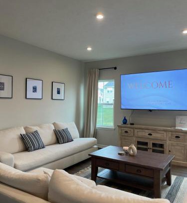 Wooster House | Modern Luxury Retreat by Oak Hill Park New 3BR