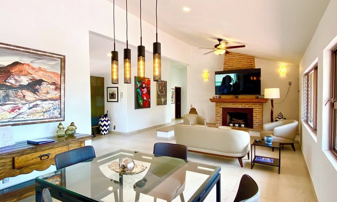 San Antonio Tlayacapan House | Modern 3-Bedroom Retreat in Ajijic - Walk To Everything- 1 Night Rates Available