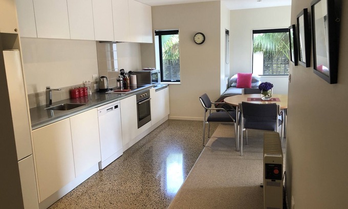 Oakura Condo | Modern Oakura Accomodation right in the village