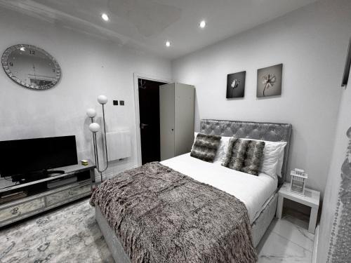 Richmond-upon-Thames Apartment | Modern One Bedroom Flat in Twickenham for Business Travelers