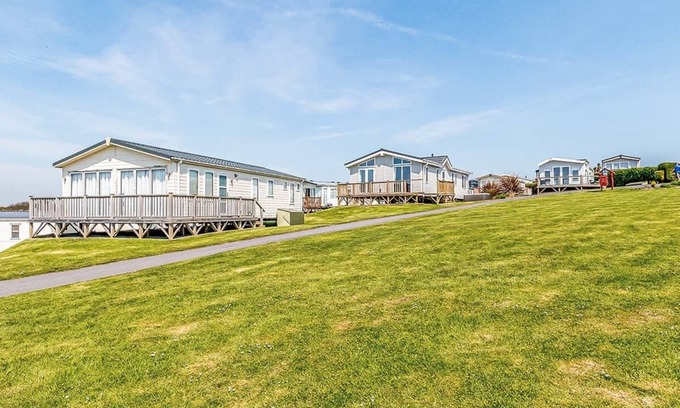 Wiseman's Bridge House | Modern open plan caravan with one double with en suite W.
