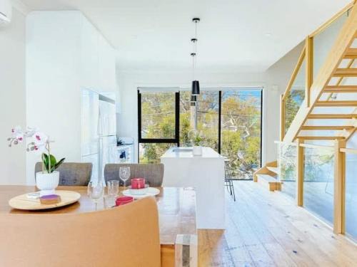 Port Melbourne House | Modern Port Melbourne 3b3b Townhouse and Parking