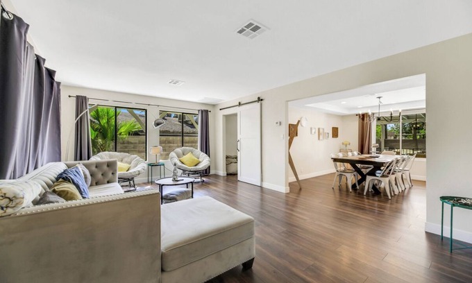 Rancho Oakey House | Modern Ranch 7 Bedroom House close to strip