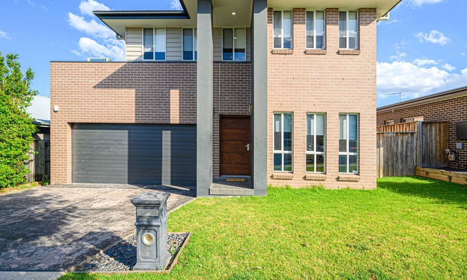 Colebee House | Modern Relex 5BR House Spacious & Close to Park Colebee