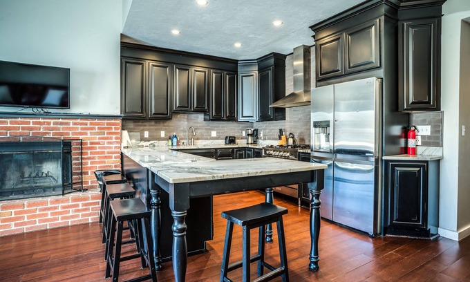 Plymouth House | Modern Romantic Townhouse in the Heart of the White Mountains