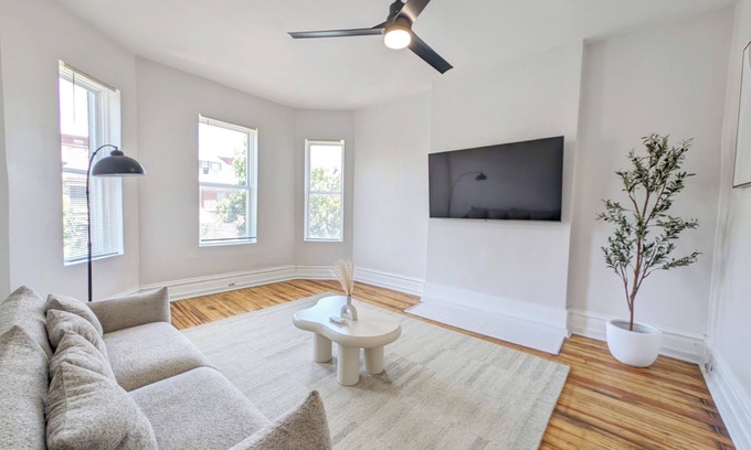 Shaw House | Modern Shaw Retreat -Office, Family, & Pet FriendlynWalkable to Tower Grove Park