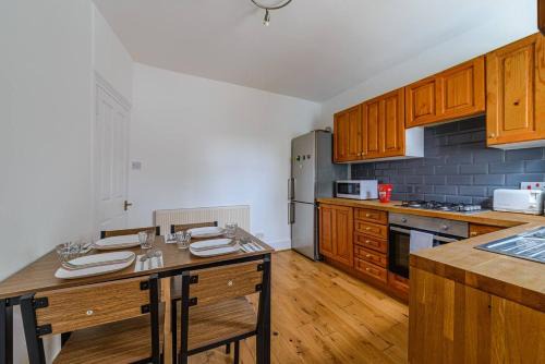 Stratford House | Modern Simplicity 10mins from Westfield, Stratford