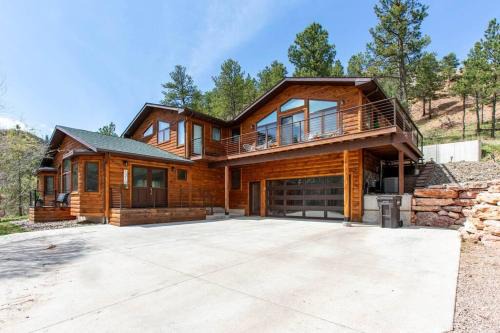 Rapid City House | Modern Smart House In The Woods with 2 King BDS 2 BA