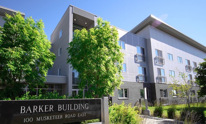 Portage La Prairie Condo | Modern & Spacious Fully Equipt Executive Suite - Barker Suites