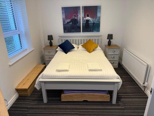 Portrush Apartment | Modern Split-Level 2-Bed Apartment with Balcony