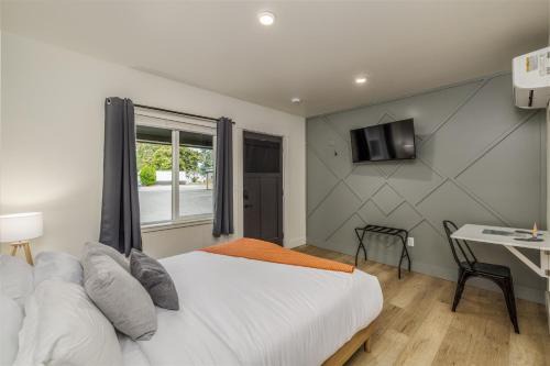 Coeur d'Alene Apartment | Modern Studio #11 - Food Trucks & Mins to CDA Lake