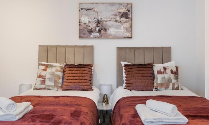 Brent Cross Apartment | Modern Studio 3 min walk to Tube station nw11