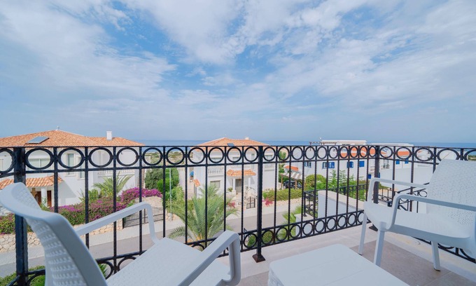 Esentepe Apartment | Modern studio apartment with lovely sea view