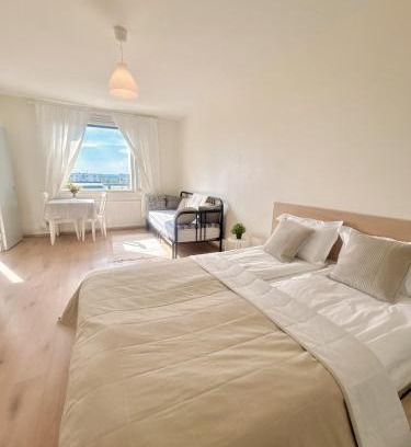 Itainen District Apartment | Modern Studio Flat Your Parking Space and Metro Nearby