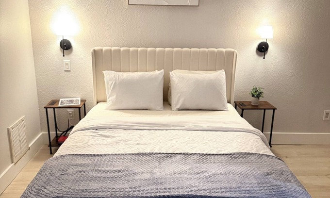 Spring Branch East Condo | Modern Studio with Private Patio in HTX