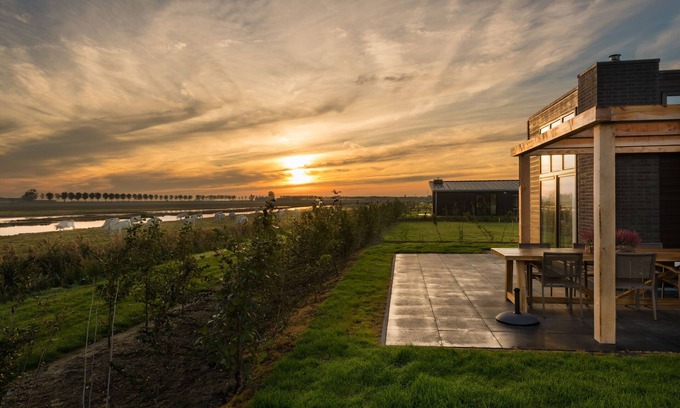 Herkingen House | Modern, sustainably built bungalow between 2 nature reserves