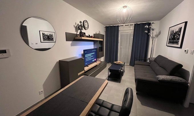 Le Luc Apartment | Modern T2