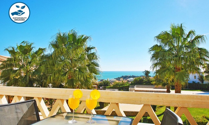 Vale de Santa Maria Ski Chalet | Modern Townhouse with Sea & Pool View