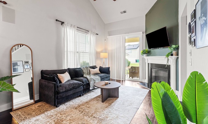 Charlotte House | Modern Upscale Farmhouse- in Uptown CLT!