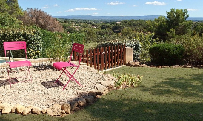 Beaumes-de-Venise Villa | Modern villa in Beaumes-De with heated private pool