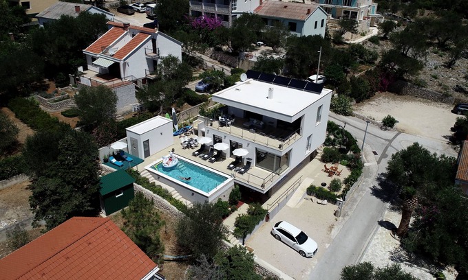 Jakisnica Villa | Modern Villa with Pool & Sea View-40m to the Beach