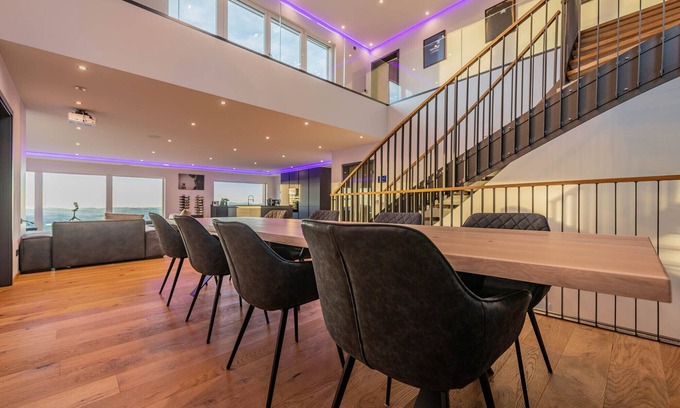 Waldkirchen House | Modern villa with whirlpool and home theater