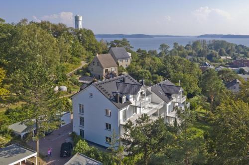 Lietzow Apartment | moderne Ferienwohnung mit Balkon, Meerblick - Ferienresidenz Zwei BoddenFeWo 1-2