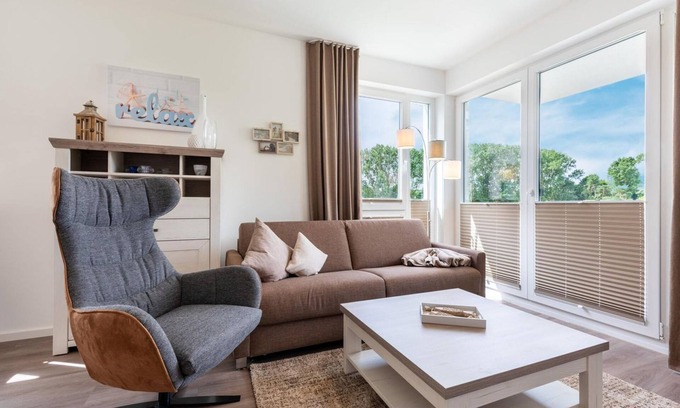 Boltenhagen Apartment | Modernes, Strandnahes Apartment für Zwei mit Sonnigem Balkon und Blick ins Grüne - Aparthotel