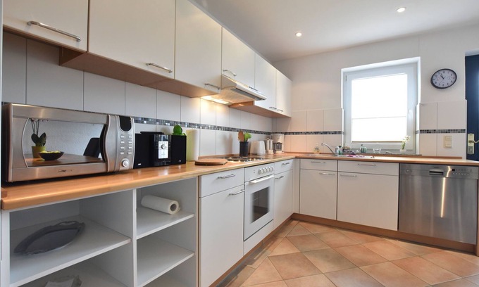 Stellshagen Apartment | Modernistic Apartment in Stellshagen with Garden