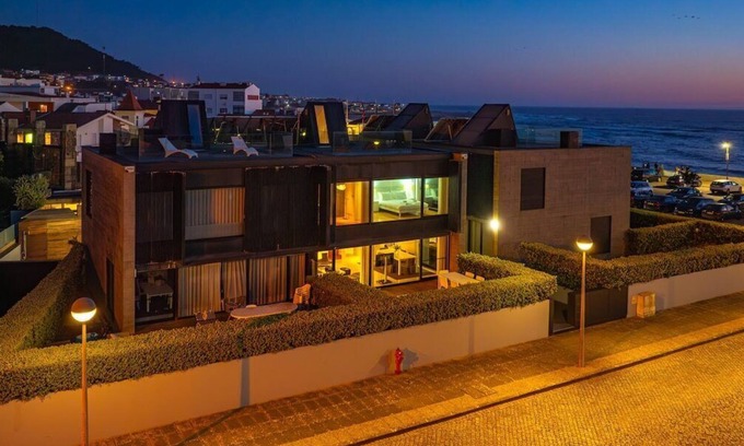 Vila Praia de Ancora Apartment | Moledo Front Beach w/Sunset Views and Pool