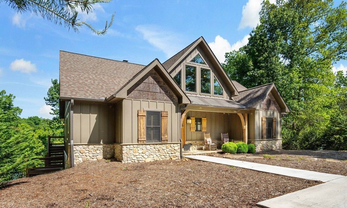 The Arbor House | Monkey Boat on Lake James | Luxury & Hot Tub