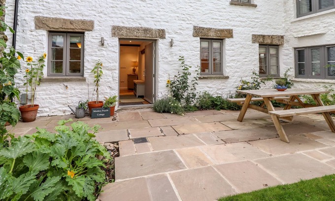 Sedbergh Cottage | MONKEY PUZZLE COTTAGE, family friendly, with open fire in Sedbergh
