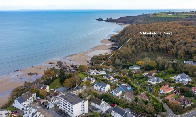 Saundersfoot Apartment | Monkstone Court - Close to Village and Beach