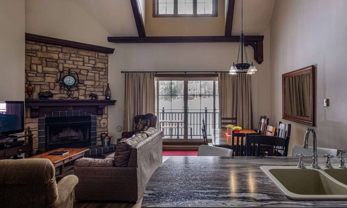 Tremblant-Les-Eaux Condo | Mont-Tremblant - Les Manoirs | 112-8