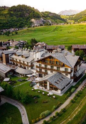 La Thuile Hotel | Montana Lodge & Spa, by R Collection Hotels