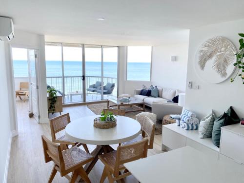 Caloundra Apartment | Monterey Lodge - Unit 18, 27 Warne Terrace, Kings Beach Caloundra
